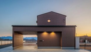 ホテルのような車寄せがある<br>2階建て アイキャッチ画像